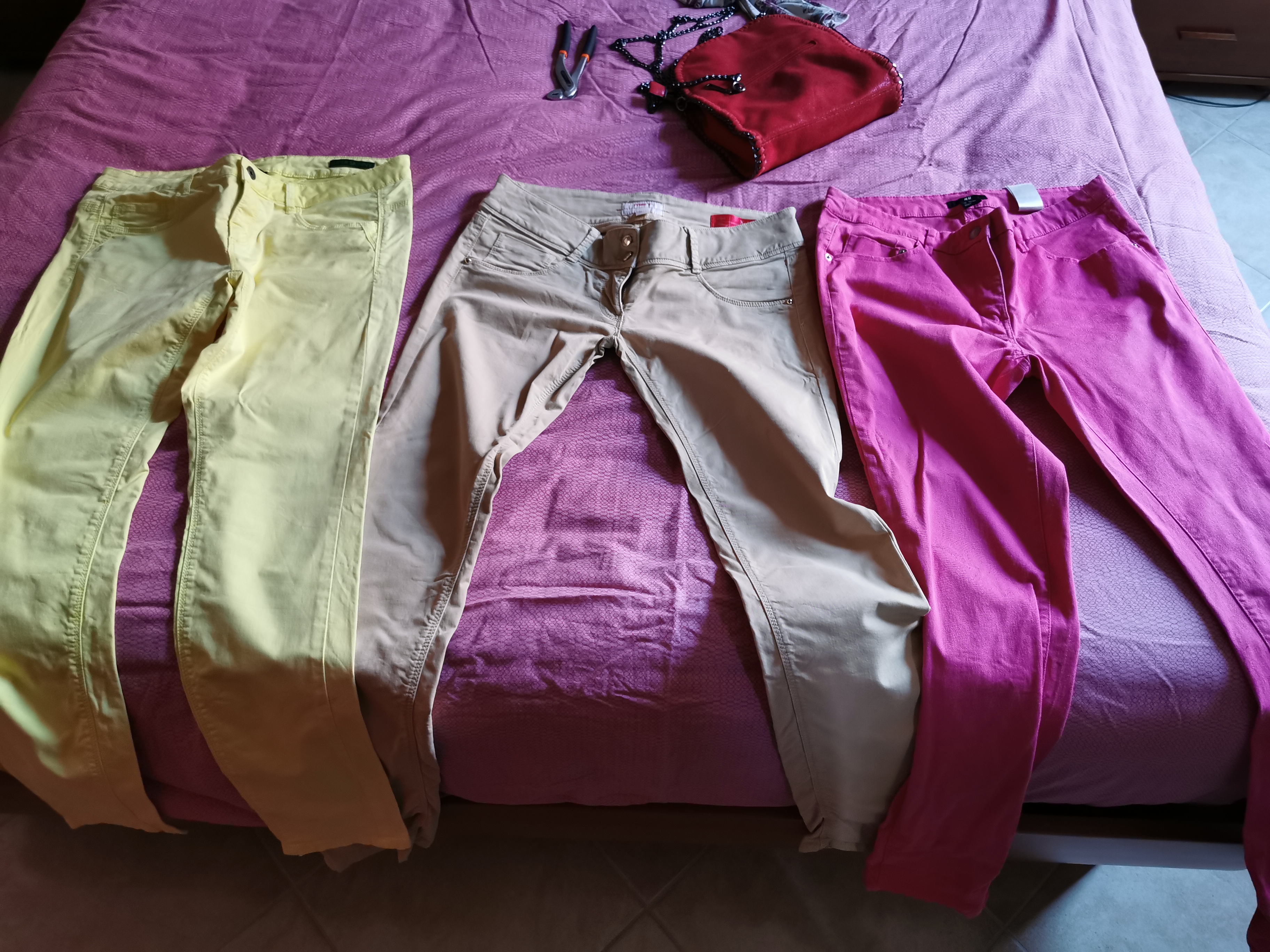 Vendo pantaloni tg42 a 15 euro 