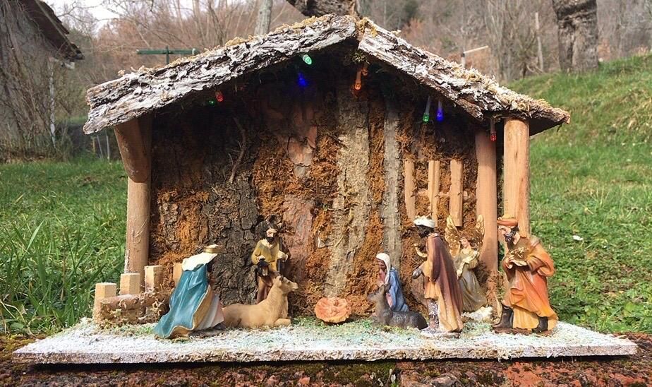 Presepe Capanna Innevata NPre18